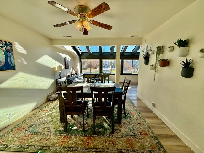 1133 E Brickyard Rd, Unit 1506 in Salt Lake City, UT - Foto de edificio - Building Photo