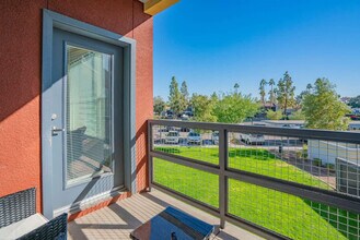 1890 S Country Club Way in Tempe, AZ - Building Photo - Building Photo