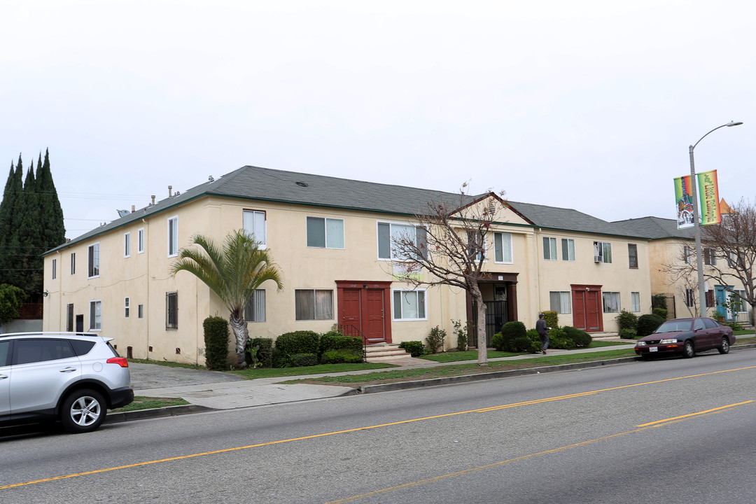 1151 S Fairfax Ave in Los Angeles, CA - Building Photo