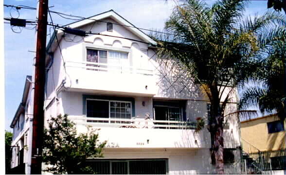 Roy Plaza Apartments in North Hollywood, CA - Building Photo