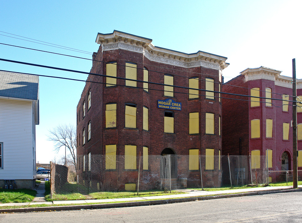 156 Bartholomew Ave in Hartford, CT - Building Photo