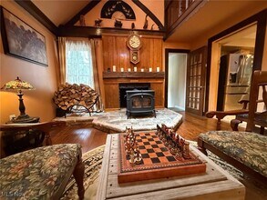 8298 Valley Dr in Chagrin Falls, OH - Building Photo - Building Photo