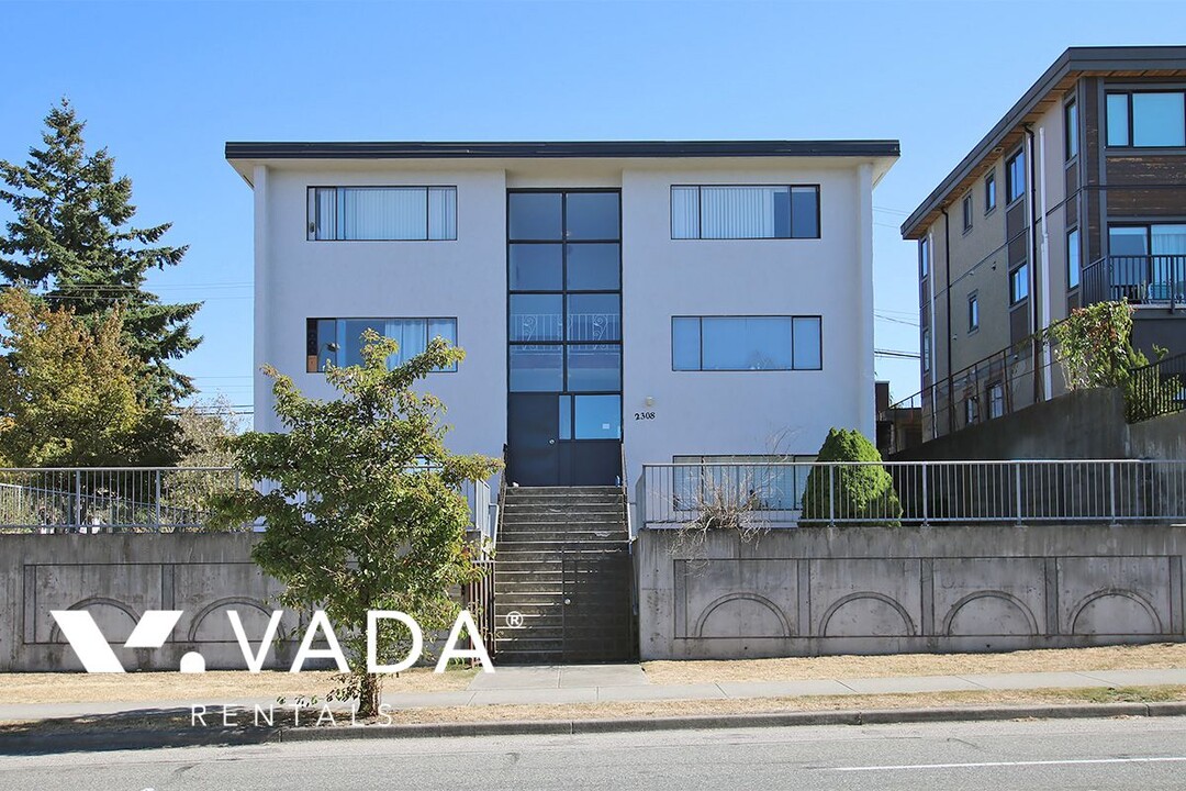 2308 Clark Dr in Vancouver, BC - Building Photo