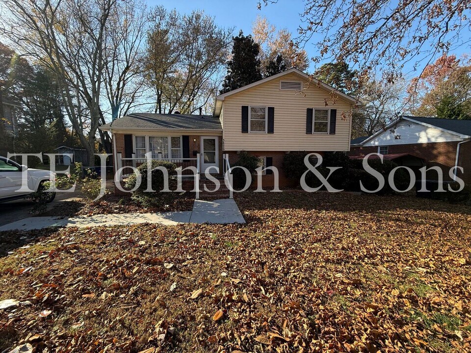 3826 Barkwood Dr in Winston-Salem, NC - Building Photo