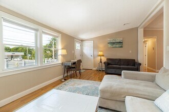 10 Railroad Ave in Rockport, MA - Building Photo - Building Photo