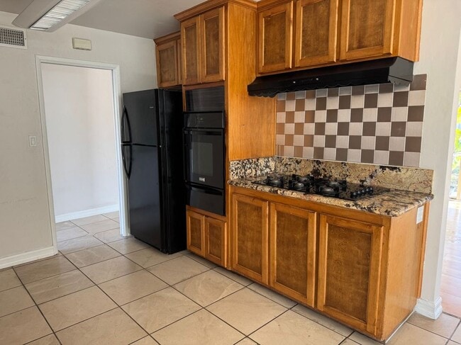 7025 Madrone Ave in San Diego, CA - Building Photo - Building Photo