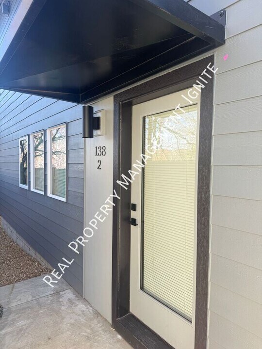 138 NW Hawthorne Ave in Bend, OR - Building Photo