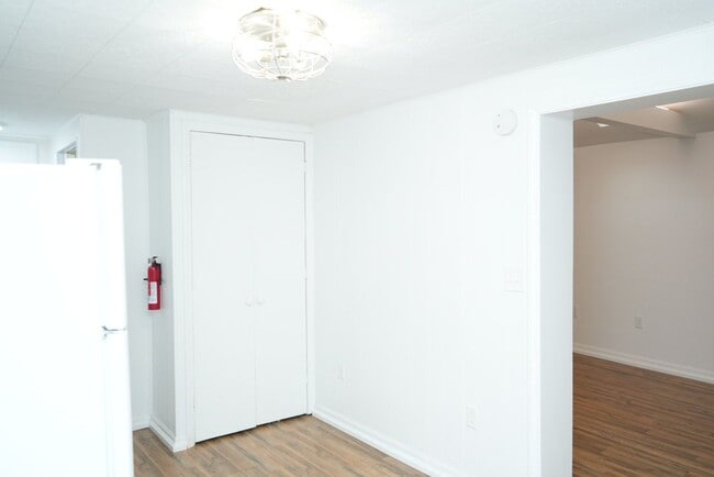 107 Bollingwood Rd in Charlottesville, VA - Foto de edificio - Building Photo