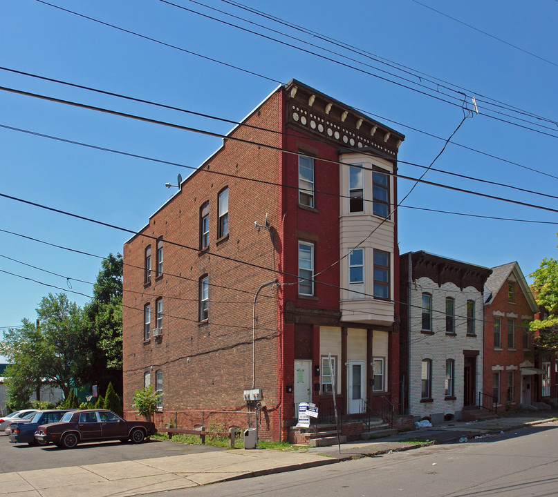 521 1st St in Troy, NY - Building Photo