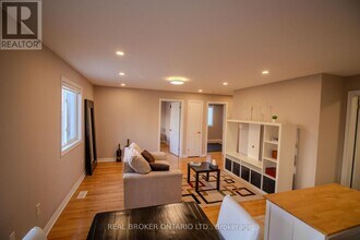 2 Sir Jacobs Crescent in Brampton, ON - Building Photo - Building Photo