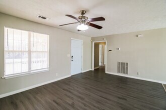 1113 Spring Creek Cir in Griffin, GA - Building Photo - Building Photo