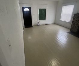 399 W Warren Ave, Unit 1 in Youngstown, OH - Building Photo - Building Photo