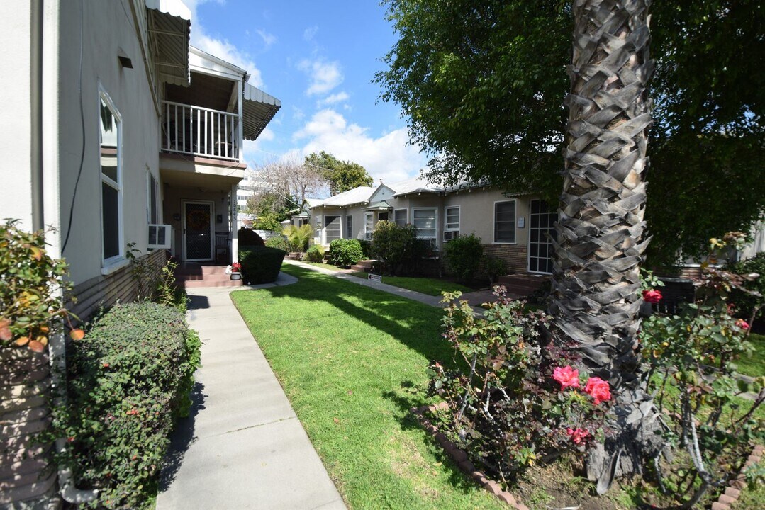 10839 Moorpark St in Los Angeles, CA - Foto de edificio