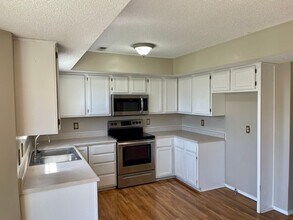 2984 W Knob Hill St in Springfield, MO - Building Photo - Building Photo