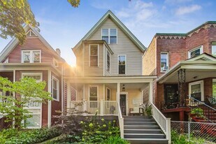 2524 N Washtenaw Ave in Chicago, IL - Building Photo