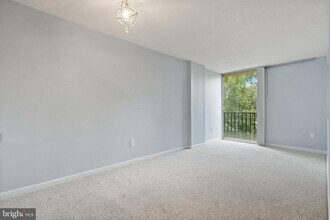 4600 S Four Mile Run Dr in Arlington, VA - Building Photo - Building Photo