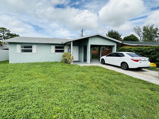 4599 Pruden Blvd in Greenacres, FL - Building Photo - Building Photo