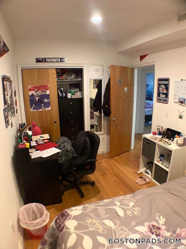 64 Louis Prang St, Unit 3 in Boston, MA - Foto de edificio - Building Photo