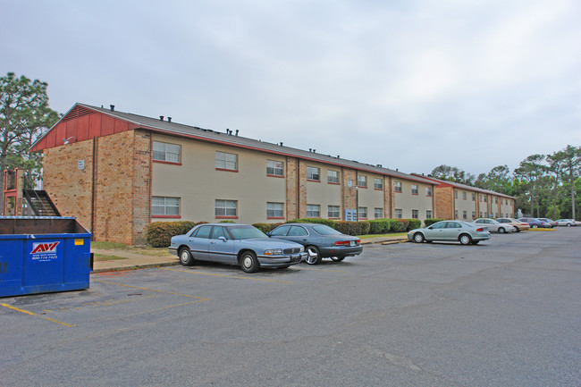 The Moorings Apartments in Pensacola, FL - Building Photo - Building Photo