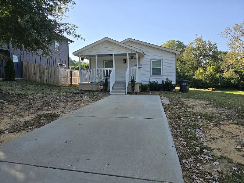 1033 Holland Ave in Charlotte, NC - Building Photo