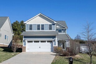 361 Windsor Dr in Fishersville, VA - Building Photo