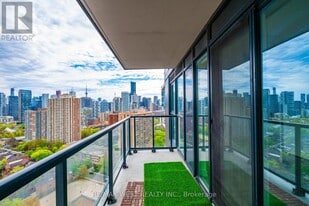 159 Wellesley St E in Toronto, ON - Building Photo