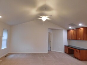 453 NW Harold St in Sublimity, OR - Foto de edificio - Building Photo