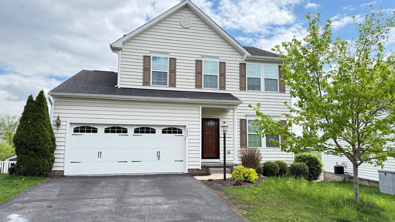 232 Overlook Dr in Carnegie, PA - Foto de edificio