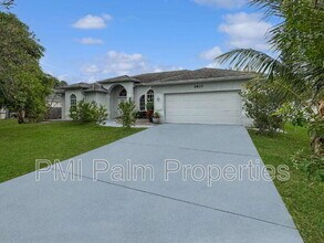 2820 SE Melaleuca Blvd in Port St. Lucie, FL - Building Photo - Building Photo