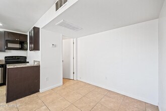 3949 E Earll Dr in Phoenix, AZ - Foto de edificio - Building Photo