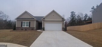 214 Moreton Wy in Locust Grove, GA - Building Photo