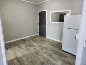 8 E Railroad St in Sandwich, IL - Building Photo - Building Photo