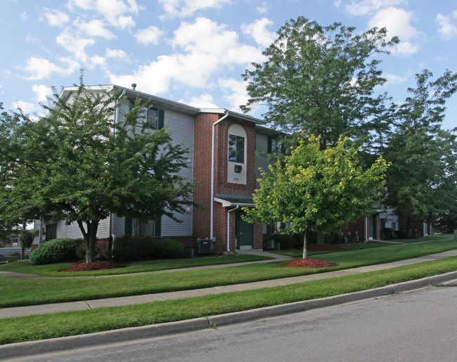 Country Wood Apartment Homes in Naperville, IL - Building Photo - Building Photo