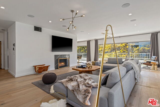 440 N Oakhurst Dr-Unit -301 in Beverly Hills, CA - Building Photo - Building Photo