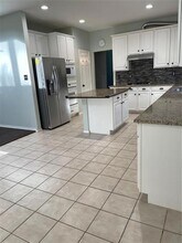 6406 Branchwood Trail in Flower Mound, TX - Foto de edificio - Building Photo
