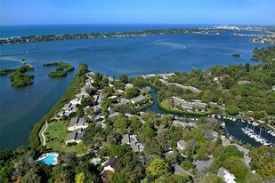 1508 Pelican Cove Rd in Sarasota, FL - Building Photo