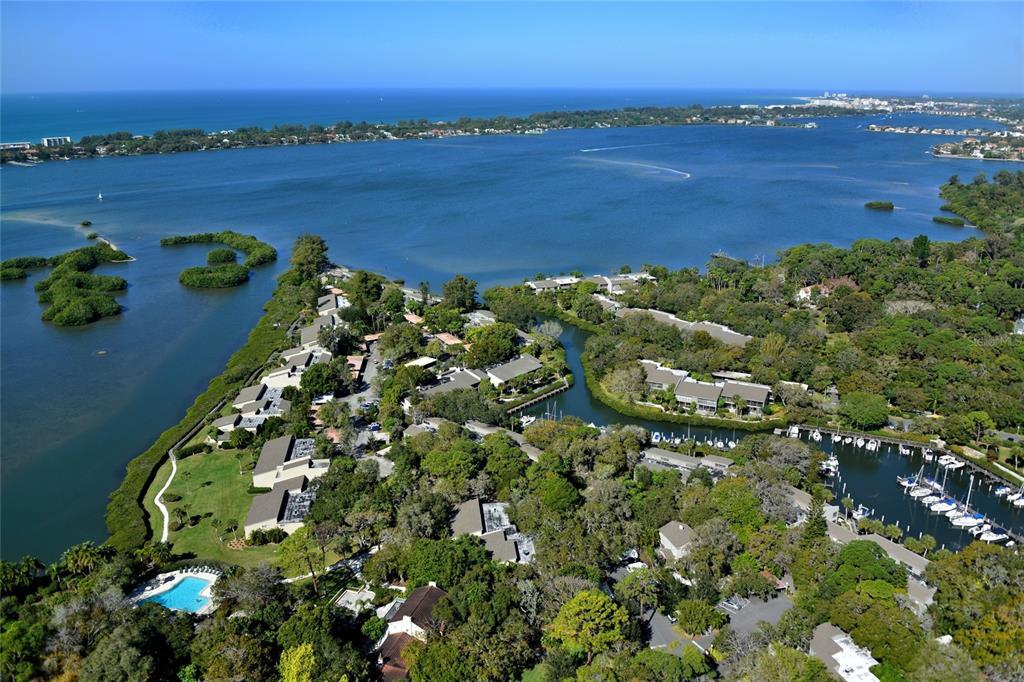 1508 Pelican Cove Rd in Sarasota, FL - Building Photo