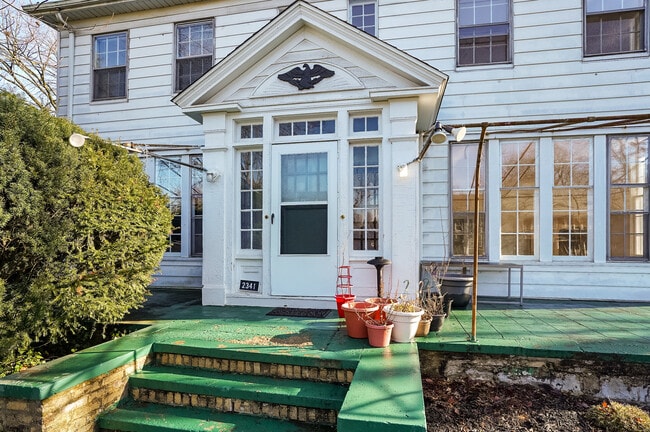 2341 S Overlook Rd, Unit 2341 South