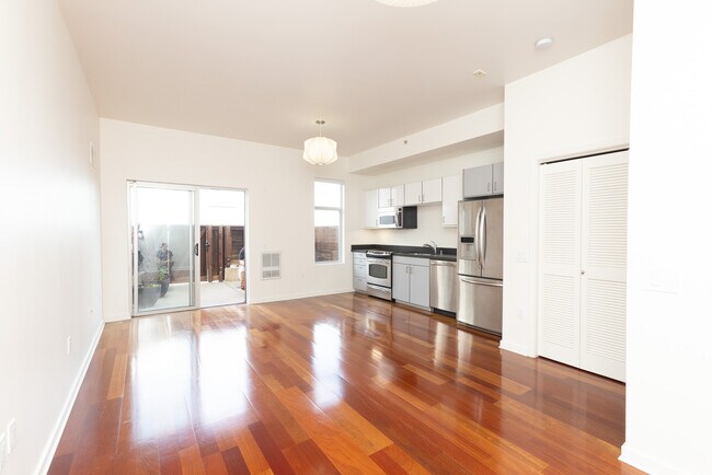 451 Kansas St in San Francisco, CA - Building Photo - Building Photo