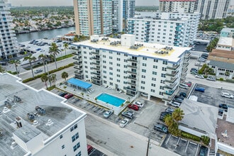 Hyde Park Towers in Hollywood, FL - Building Photo - Building Photo