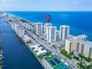 2201 S Ocean Dr in Hollywood, FL - Building Photo - Building Photo