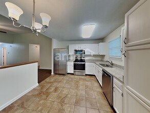 528 Woodfield Cir in Avon, IN - Building Photo - Building Photo