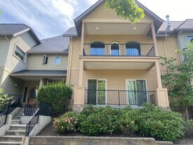 528 W Nevada St in Ashland, OR - Building Photo