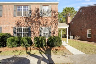 5130 Lampost Cir in Wilmington, NC - Building Photo