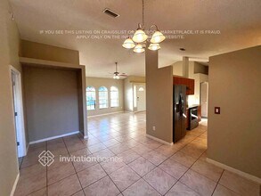 1649 SE Lorraine St in Port St. Lucie, FL - Foto de edificio - Building Photo