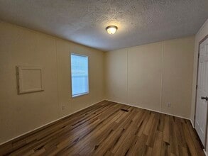 637 Scarlet Dr in Ilion, NY - Foto de edificio - Building Photo