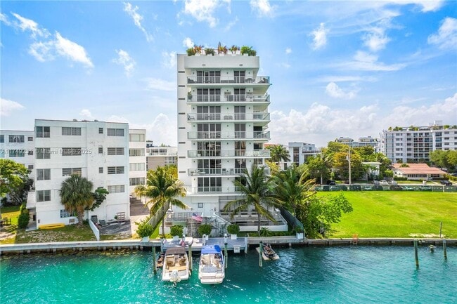 9901 E Bay Harbor Dr in Bay Harbor Islands, FL - Building Photo - Building Photo