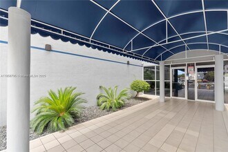 8201 NW 8th St, Unit 1209 in Miami, FL - Building Photo - Building Photo