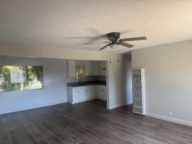 1431 W 104th St in Los Angeles, CA - Building Photo - Building Photo