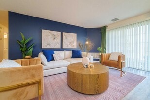 Ravinia in Greenfield, WI - Building Photo